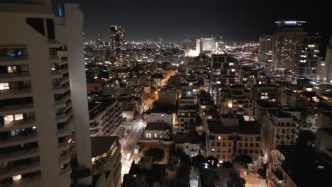 Luz-Nocturna,-Paisaje-Urbano,-Vista-Panorámica-De-La-Azotea-De-Tel-aviv-Con-Costa-Del-Mar