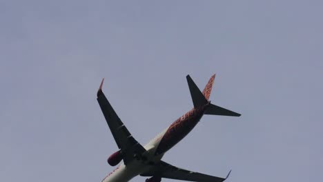 Batik-Flugzeug-Beim-Start