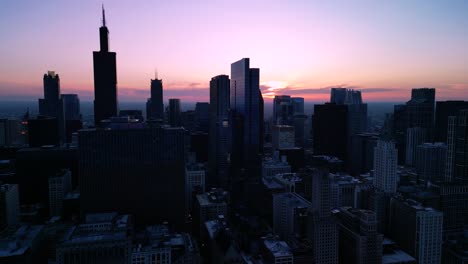 Antena-Del-Atardecer-Del-Horizonte-De-Chicago,-La-Torre-Willis.