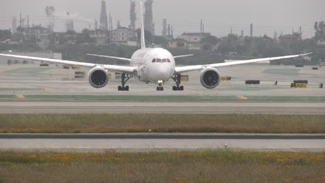 Flugzeug-Bereitet-Sich-Auf-Den-Abflug-Lax-Vor