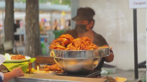 Street-Vendor-Serving-Street-Food-in-Hua-Hin,-Thailand