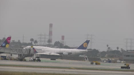 boeing-747-arrives-at-the-gate