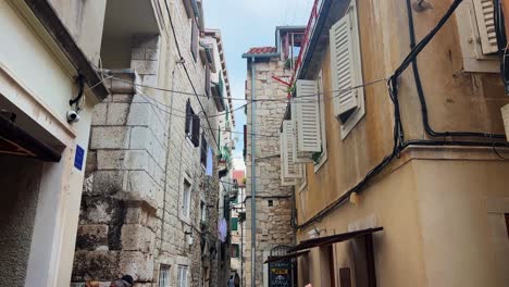 Dividir-El-Casco-Antiguo-De-La-Ciudad-Durante-El-Día