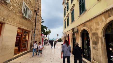 Dividir-El-Casco-Antiguo-De-La-Ciudad-Durante-El-Día