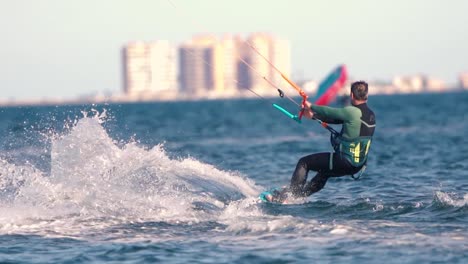 Murcia,-Spanien,-10.-April-2023:-Sportler-übt-Hydrofiol-Kitesurfen-An-Einem-Windigen-Tag-An-Den-Spanischen-Küsten