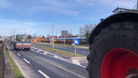 Niederländische-Bauern-Auf-Dem-Weg-Zum-Protest-Im-Zentrum-Von-Den-Haag,-Niederlande