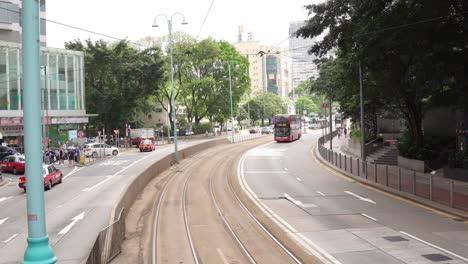 Vista-Frontal-Superior-De-Viajar-En-Tranvía-A-Través-De-Hong-Kong