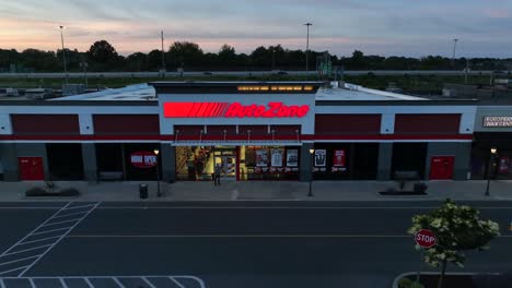 Logotipo-De-Autozone-Y-Letrero-En-El-Exterior-De-La-Tienda-En-EE.UU.