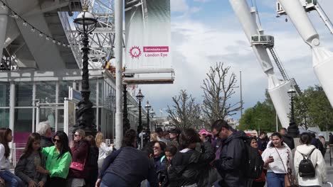 Multitud-Fuera-Del-London-Eye-Cerrado