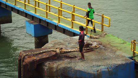 Indonesian-linesmen-handling-spring-line-on-inter-island-ferry