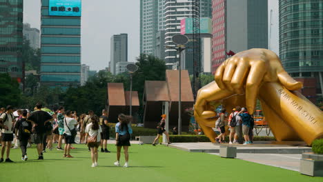 Estatua-De-Estilo-Gangnam-En-El-Distrito-De-Gangnam-En-La-Ciudad-De-Seúl,-Corea-Del-Sur