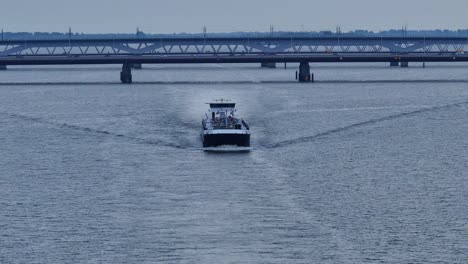 Der-Tanker-Union-XIV-Fährt-Auf-Dem-Fluss-Dordtsche-Kil-Zum-Nächsten-Ziel