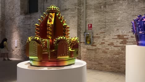 Monika-Al-Qadiri,-Eine-Moderne-Zeitgenössische-Künstlerin,-Ausgestellt-Auf-Der-59.-Biennale-Von-Venedig