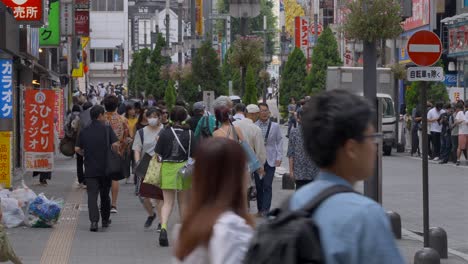 Menschen-Auf-Den-Straßen-Von-Tokio,-Japan