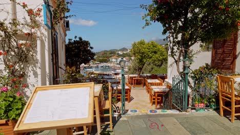 Kas-Restaurant-Mit-Blick-Auf-Den-Kleinen-Hafen-Am-Türkischen-Mittelmeer