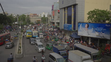 Eine-Belebte-Straße-Der-Stadt-Dhaka-Im-Mirpur-10-Kreis-–-Stau-In-Der-Stadt-Dhaka-–-Hochwertiges-4K-Filmmaterial-–-Hauptstadt-Bangladeschs