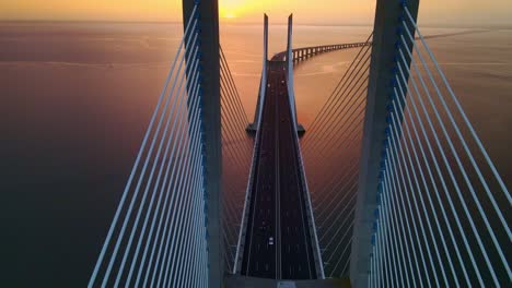 El-Puente-Más-Largo-De-Portugal,-Vasco-Da-Gama-A-La-Luz-De-La-Mañana.