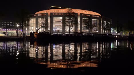 Nächtliche-Szene-Der-Nationaloper-Und-Des-Balletts-In-Amsterdam