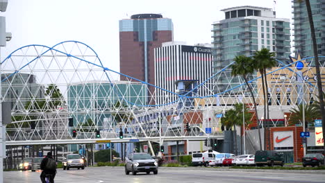 Establishing-shot-of-Long-Beach,-California,-city-skyline-and-the-Pike