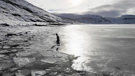 Endurecimiento-En-Un-Fiordo,-Agua-Fría-Del-Mar-Del-Norte,-Cubierta-De-Hielo,-Panorama