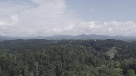 Imágenes-Aéreas-De-La-Región-De-Los-Apalaches-Muestran-Bosques-Serenos,-Encantadores-Campos-Agrícolas-Y-Colinas-Onduladas.