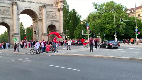 Celebración-Cuando-Erdogan-Gana-La-Segunda-Vuelta-De-Las-Elecciones-De-Turquía-En-Munich,-Alemania.