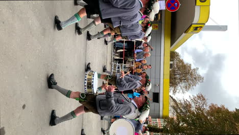 Desfile-Tradicional-De-Los-Posaderos,-Primer-Día-Del-Oktoberfest-En-Munich,-Alemania.