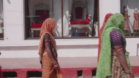 Crowd-of-Indian-women-and-their-children-walking-together