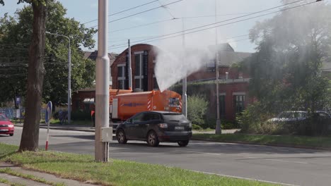 Camión-Con-Carro-De-Agua-Mercedes-benc-Actros-2636-Que-Mejora-La-Contaminación-Del-Aire-Rociando-Agua-En-La-Carretera