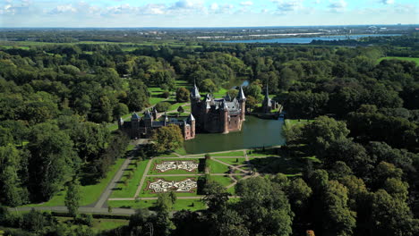 Vista-Aérea-Del-Castillo-De-Haar-Utrecht-Países-Bajos,-Antiguo-Jardín-Histórico-En-El-Castillo-De-Haar-Países-Bajos