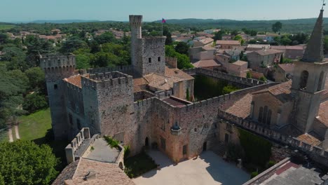 Chateau-De-Pouzilhac,-Ein-Meisterwerk-Aus-Dem-17.-Jahrhundert,-Das-Historische-Eleganz-In-Südfrankreich-Ausstrahlt