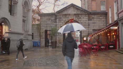 Acceso-De-Entrada-Cerca-Del-Castillo-En-Navidad-En-Dublín,-Irlanda