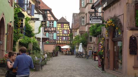 La-Ciudad-De-Riquewihr-Está-Llena-De-Calles-Adoquinadas-Que-Son-Más-Adecuadas-Para-Los-Peatones-Que-Para-Los-Coches.