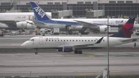 El-Avión-De-Delta-Airlines-Se-Prepara-Para-Despegar.