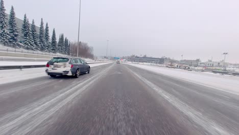 Snowy-highway-winter-driving-in-Finland