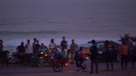 Acrobacias-De-Vehículos-En-Cámara-Lenta,-Caballito-O-Soporte-De-Ruedas-En-África,-Maniobra-Peligrosa-Y-Arriesgada