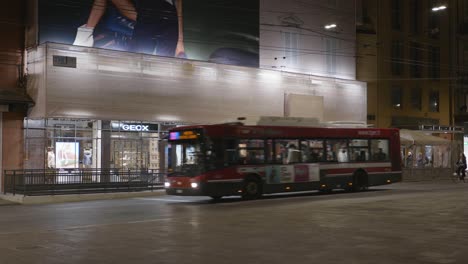 Bologna-public-transportation-of-Tper-company,-BMB-Avancity-LU-CNG-bus-on-Via-Francesco-Rizzoli-street-at-night