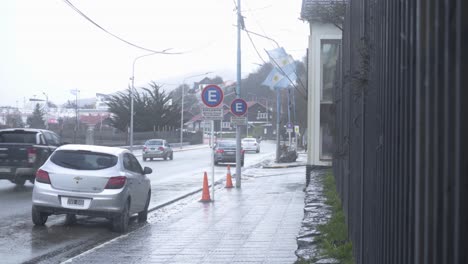 Fuertes-Nevadas-En-Las-Calles-De-La-Ciudad-De-Ushuaia,-Argentina