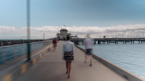 Timelapse-En-Movimiento-A-Lo-Largo-Del-Muelle-De-St-Kilda-En-Melbourne