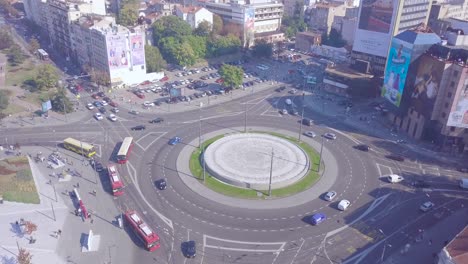 Beautiful-descending-establishing-shot-of-Slavija-Square,-Belgrade