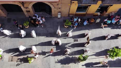 Semana-Santa-Desfiles-De-Semana-Santa-En-Las-Estrechas-Calles-De-Málaga,-España