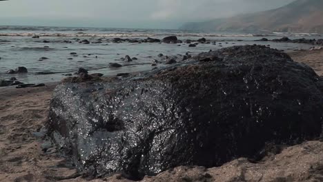 Piedra-Sucia-Contaminada-Con-Aceite