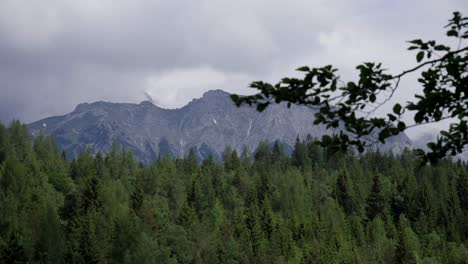 Blick-Auf-Einige-Berge-In-Österreich