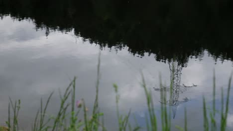 Wasserreflexion-Auf-Einem-See-In-Österreich,-Seefeld-Im-Sommer