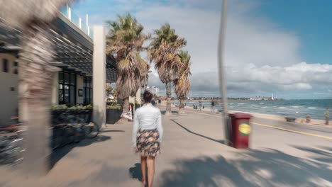 Bewegender-Zeitraffer-Entlang-Des-Strandes-Von-St.-Kilda-In-Melbourne