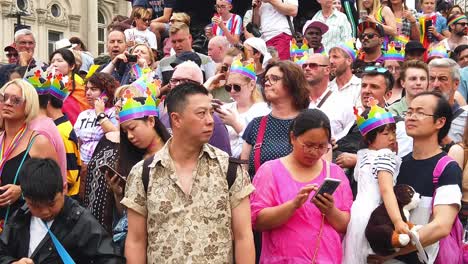 Cámara-Lenta-De-Una-Gran-Multitud-De-Personas-En-Un-Orgullo-De-Londres