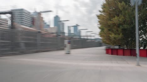 Timelapse-En-Movimiento-A-Través-De-Un-Puente-En-Melbourne,-Australia