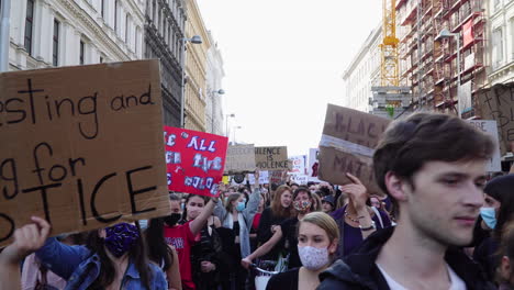 Eine-Breite-Szene-Des-Black-Lives-Matter-Protestes-In-Der-österreichischen-Hauptstadt