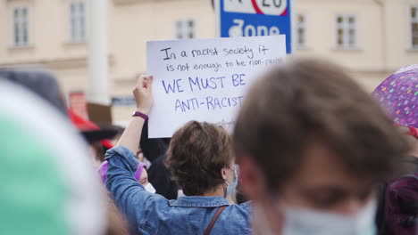 Wir-Müssen-Antirassistisch-Sein