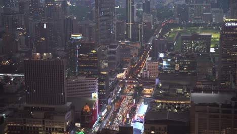 Primer-Plano-Panorámico-De-La-Ciudad-De-Bangkok,-Vista-Desde-Lo-Alto-De-Una-Torre-En-La-Noche-De-Tailandia